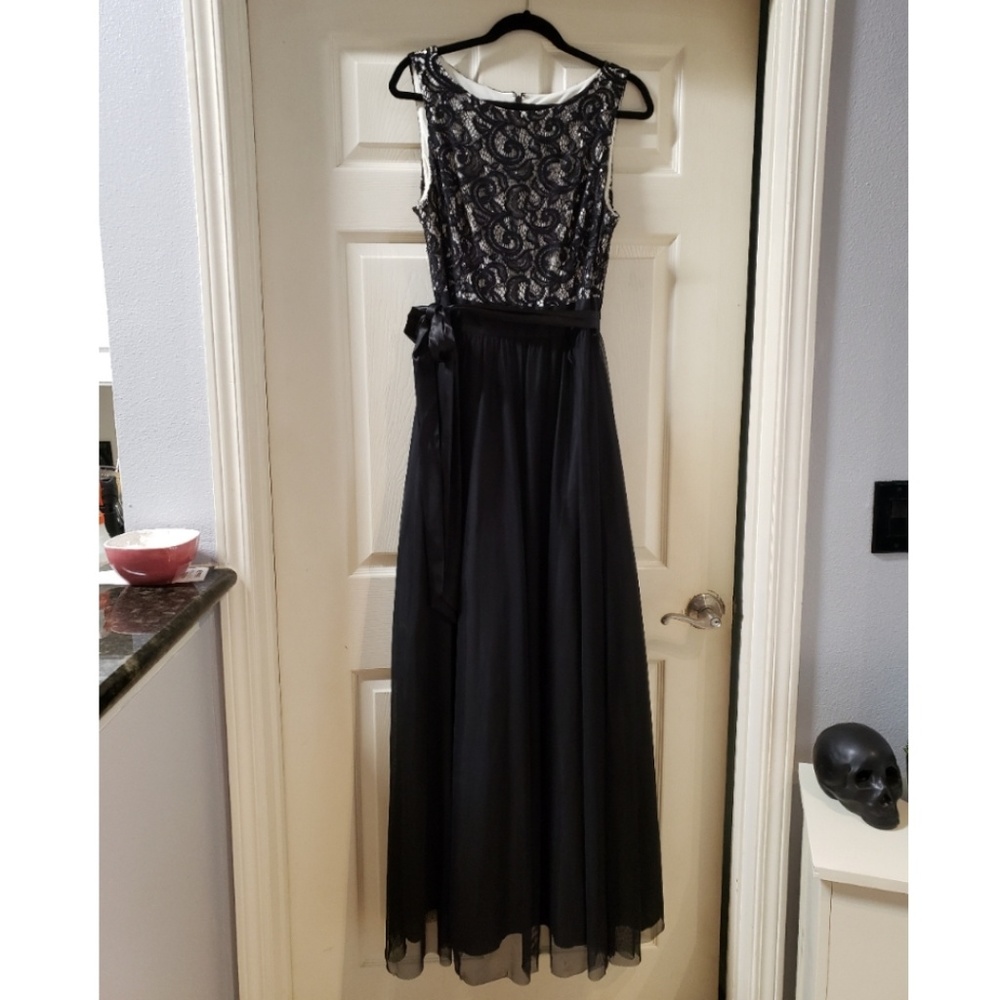 💖HOST PICK💖 Jessica Howard Lace Gown